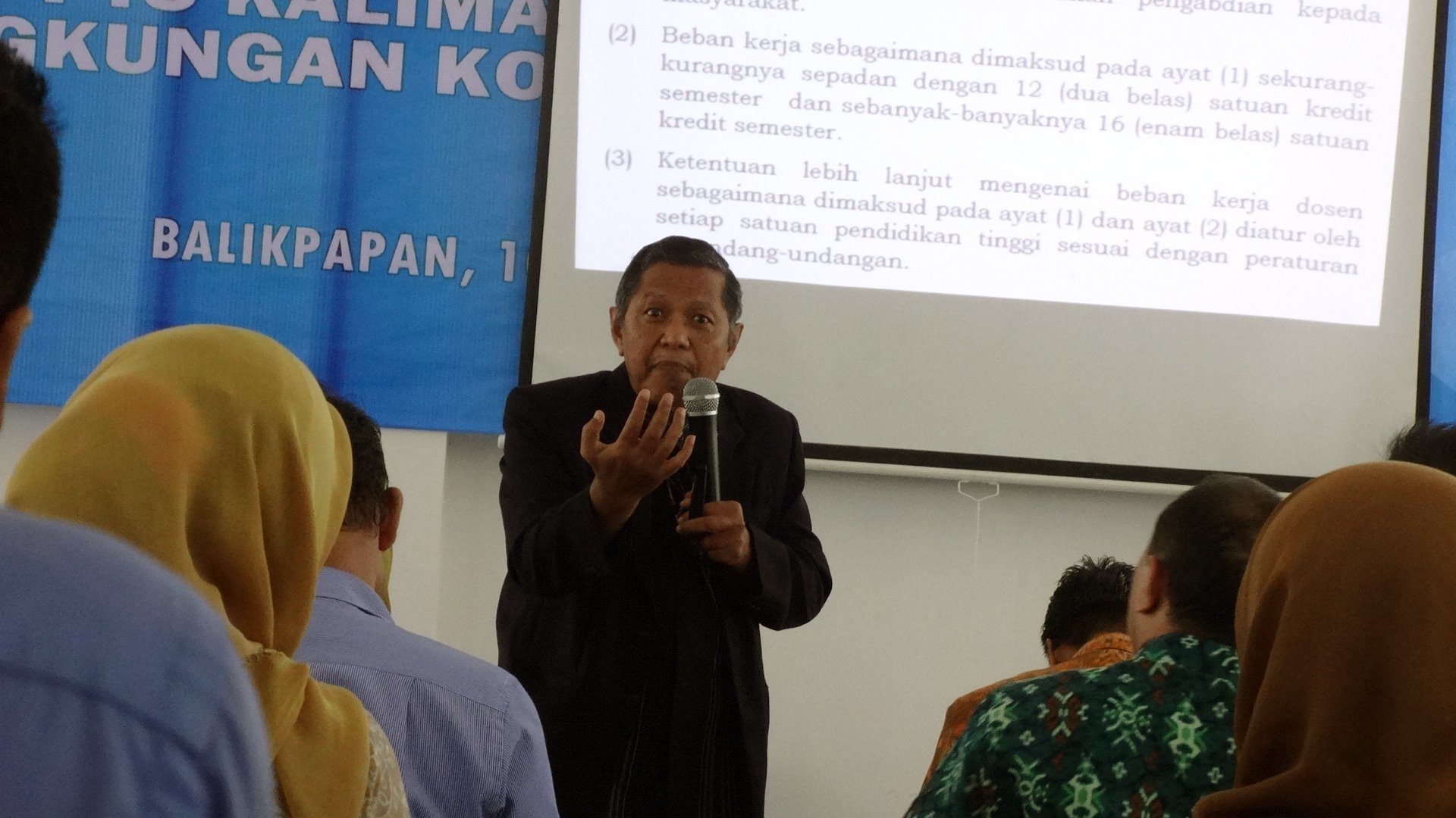 Prof Dr Djoko Kustono, Tim BKD Ristekdikti dari Universitas Malang saat memberi paparan. Foto: dok. pribadi