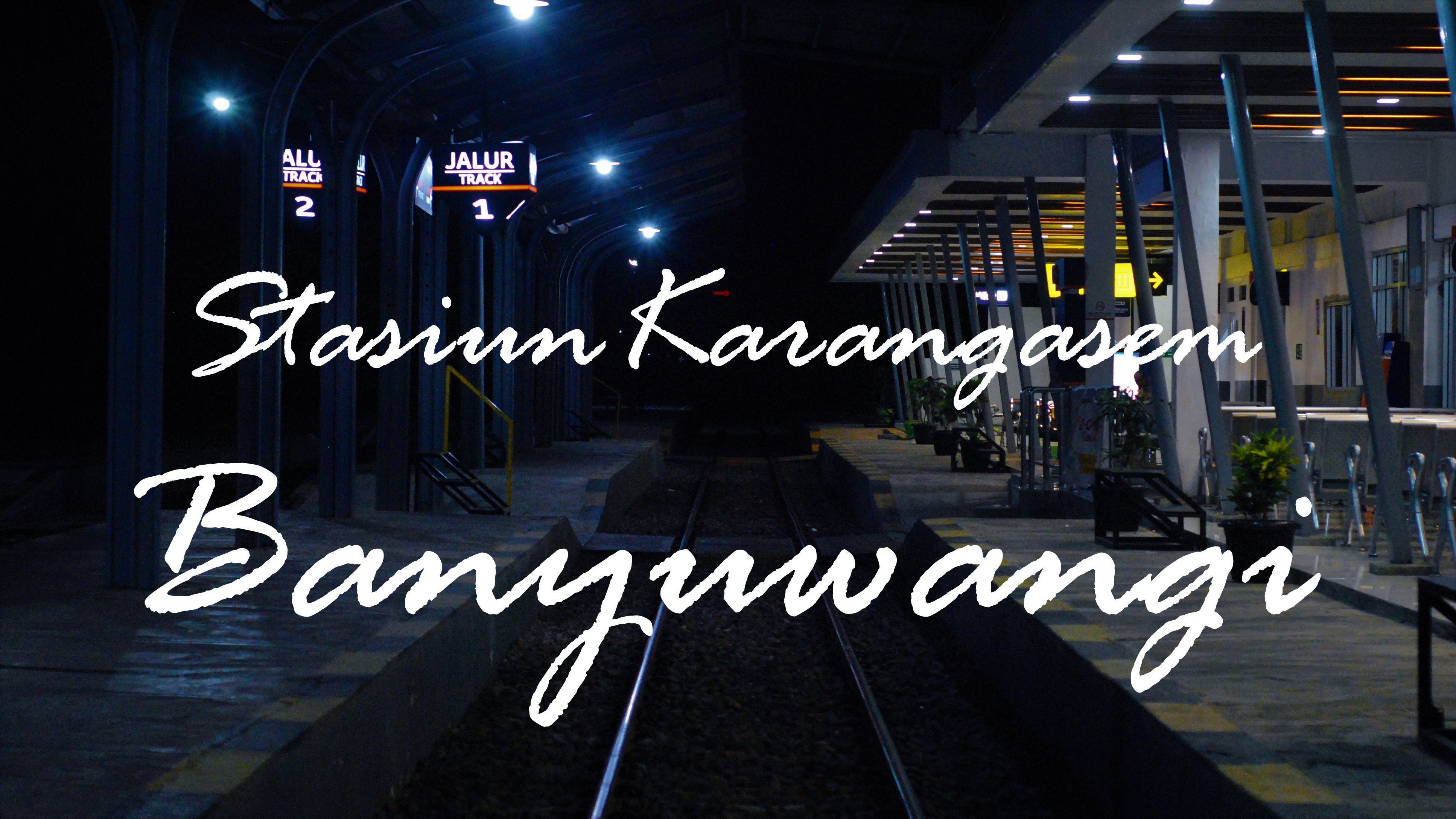 Stasiun Karangasem Banyuwangi menjelang Subuh, Rabu (12/6). Foto: dok. pribadi