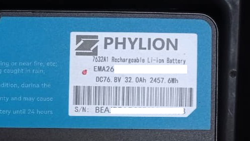 Baterai 21S Lithium-ion tipe NMC/NCA pada 76.8 V 32 Ah 2.46 kWh pada Tyranno Indomobil eMotor . Foto: dok. pribadi