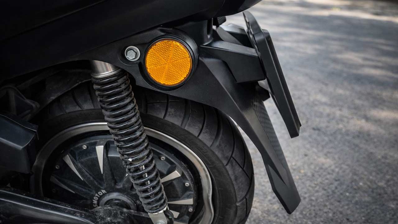 Ilustrasi Velg penyok pada motor listrik Polytron Fox R. Foto: media sosial